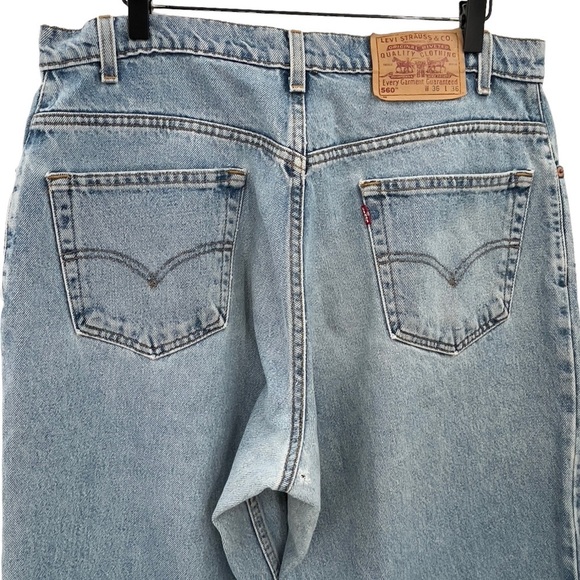 Vintage 90s Levi's 560 Jeans Baggy Fit Light Wash Blue 100% Cotton | 34" x 36" - Picture 12 of 14